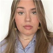 Me defino como una persona resiliente, responsable y con muchas ganas de enseñar. Me gustan mucho los niños y considero que pueden llegar a pasarselo bien aprendiendo